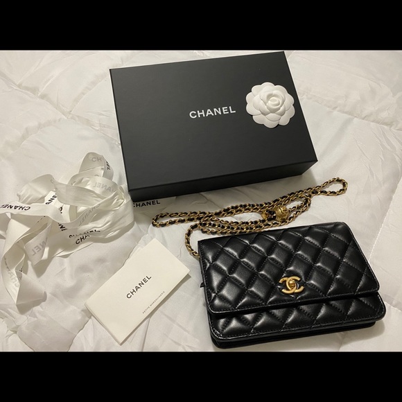 chanel pearl wallet on chain